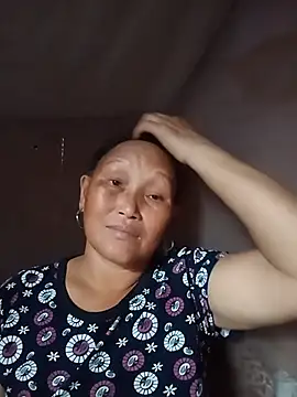 Juhi_09 live cam on StripChat