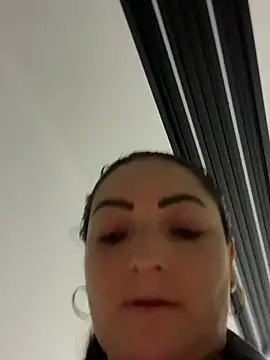 Roseemilf_ live cam on StripChat