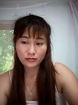 MIANSNI02 live cam on StripChat