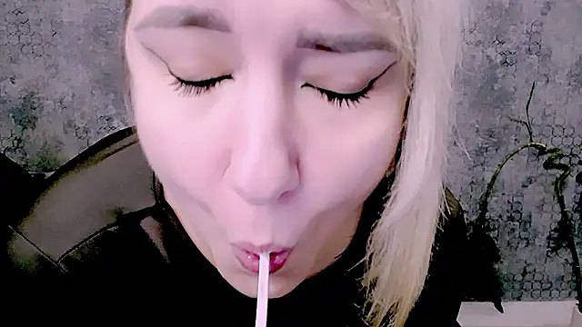 Djullia live cam on StripChat