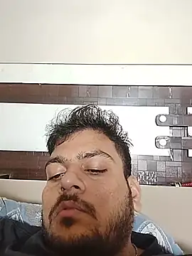 Realcumshow webcam