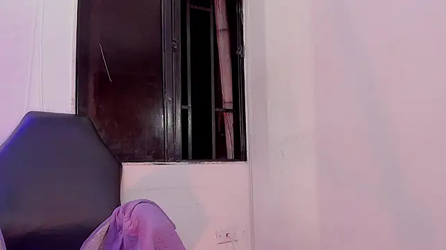 mia_rouxx1 live cam preview