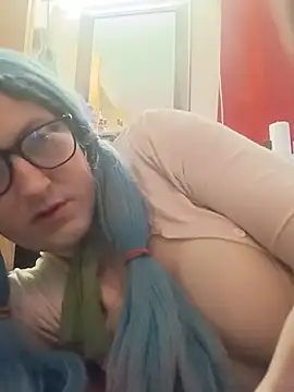 sissytrapdolly24's room
