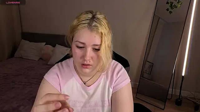 Lollybunnyy webcam