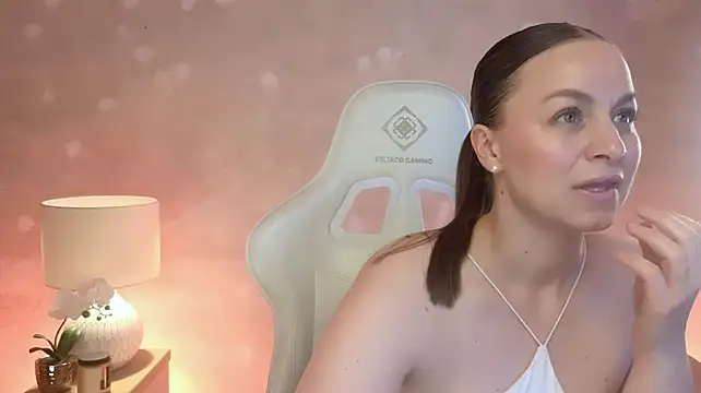 MilaFleur webcam