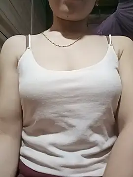 LucyyLy webcam