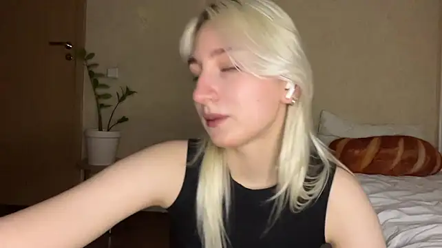 LishaNuding webcam