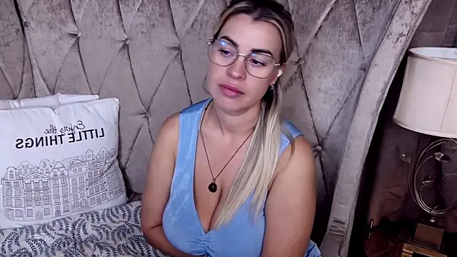BustyGizelle webcam