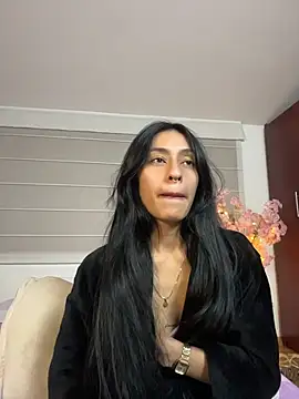 Lucyjoi live cam on StripChat