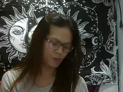 juicycum069 live cam on StripChat
