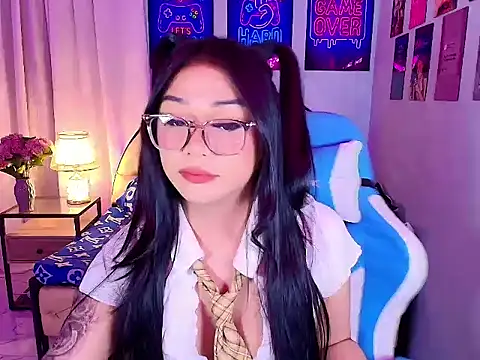 SexxyTsLoverr live cam on StripChat