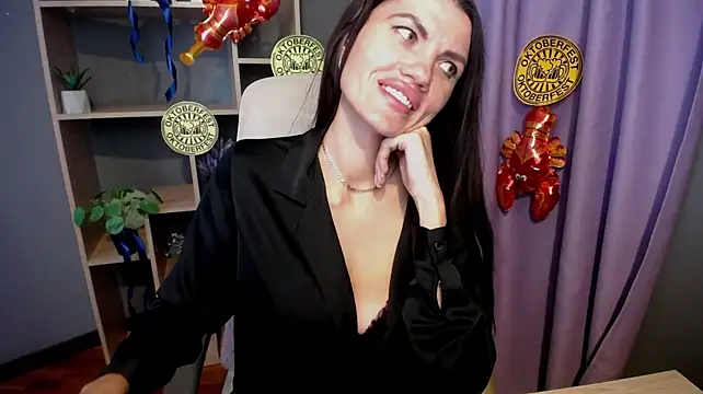 MilaLoona webcam
