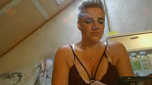 bicouple1992 live cam on StripChat