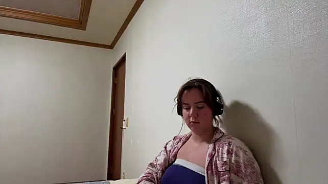 AmieOkuniewski live cam on StripChat