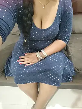 Chandrakala25 live cam on StripChat