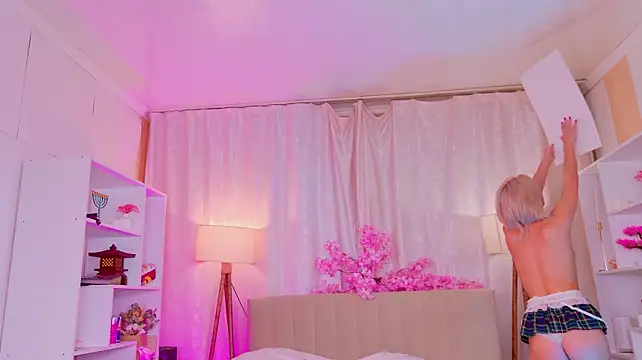 MeowthLilu live cam on StripChat