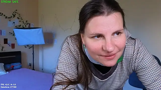 Mirabelle_Velvet webcam