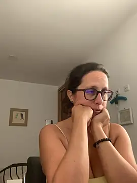 hotbrunettemass webcam