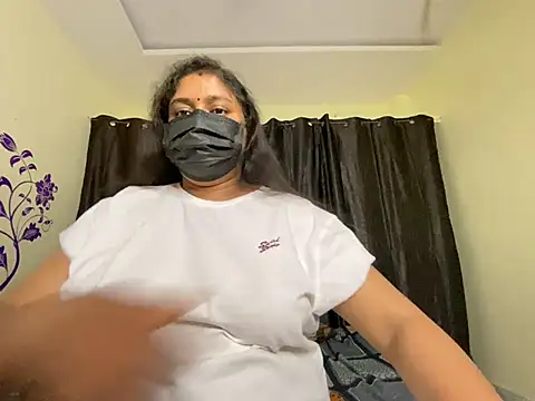 UR_Chocogirl webcam