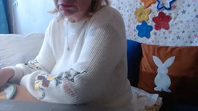 QueenLana live cam preview
