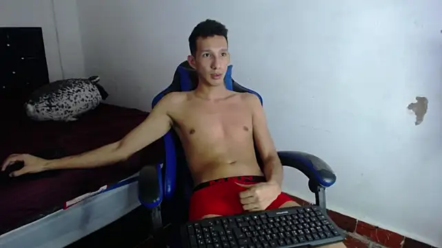 AlphaMarco live cam on StripChat