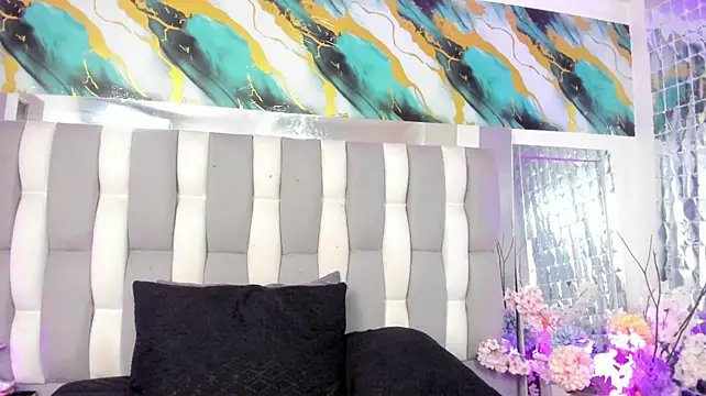 IsaDiiaz live cam on StripChat