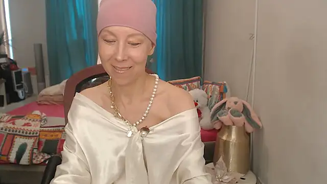 LuxuryNika live cam on StripChat