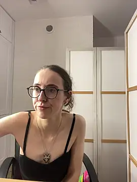 MartiniiSelenna live cam on StripChat