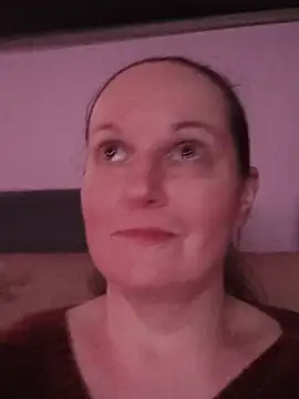 BustyLadyAlma webcam