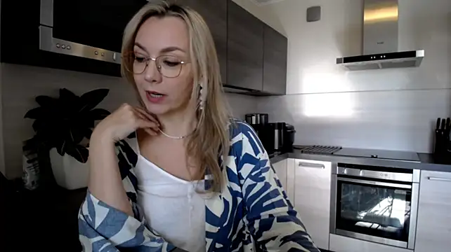 Ava_Elior webcam
