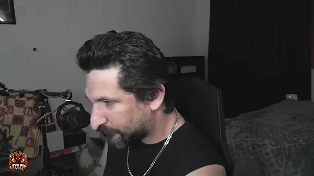 DevilPup75_ webcam