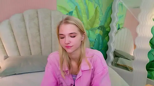 4example_Chloe webcam
