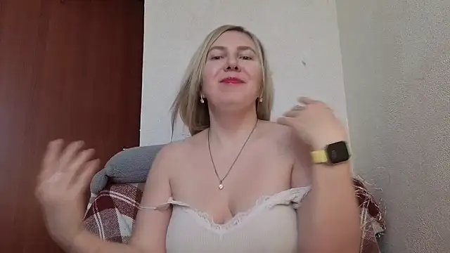 MilaCristalle webcam