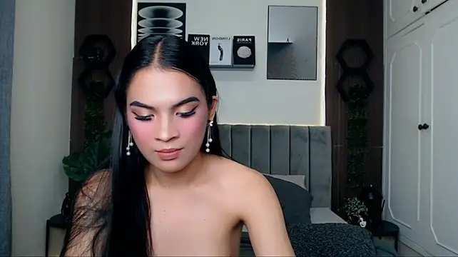 hotluna4u live cam on StripChat