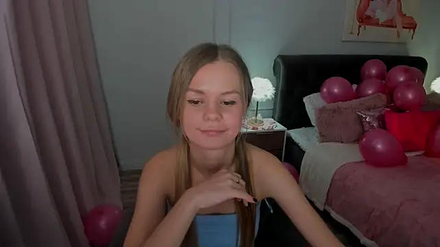 MidnighteAura live cam on StripChat