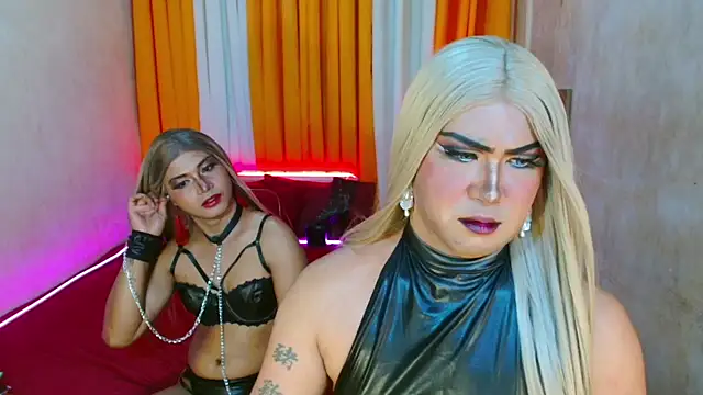 Playful_Top_Shemale webcam