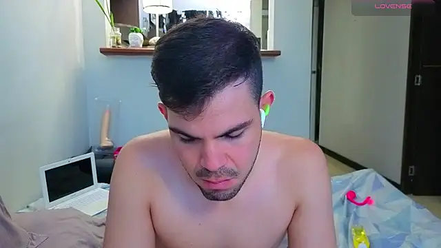 Matiashorney live cam preview