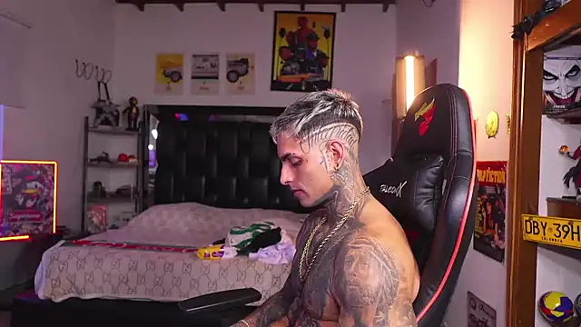logan_hugh8 live sex cam