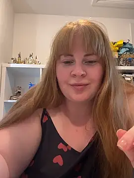 Curvy-GingeXX live cam on StripChat