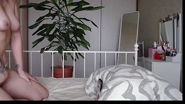 ShyEvaa webcam