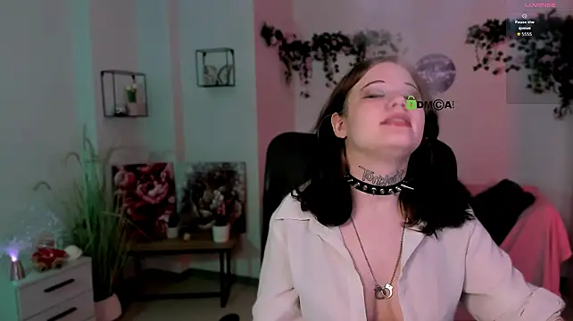 nikki_kiss_ webcam