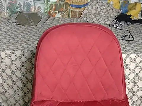Yours-Zoya webcam