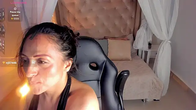 evazul live cam on StripChat