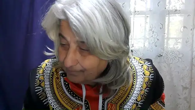 ExquisiteMature live cam on StripChat