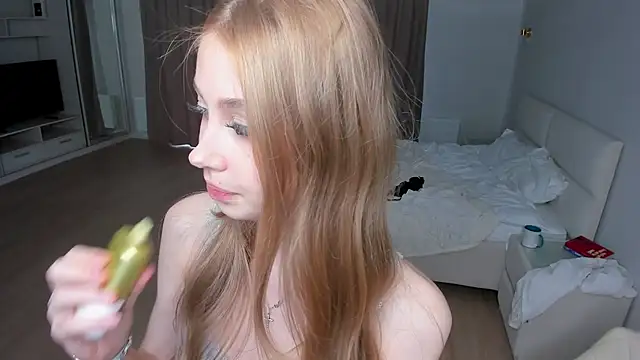 JunieAmert webcam