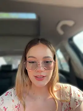 NicoleCut webcam