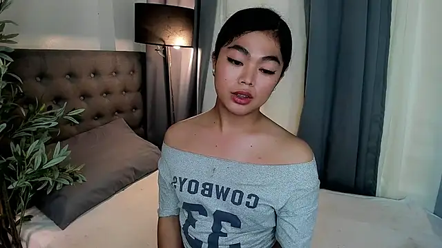 AsianHugecockAnna webcam