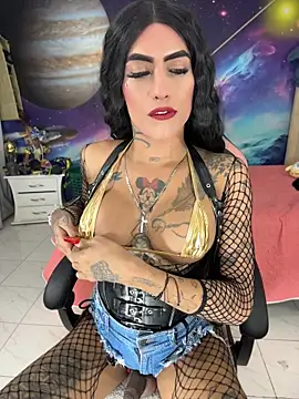 Nella_Dolls's room