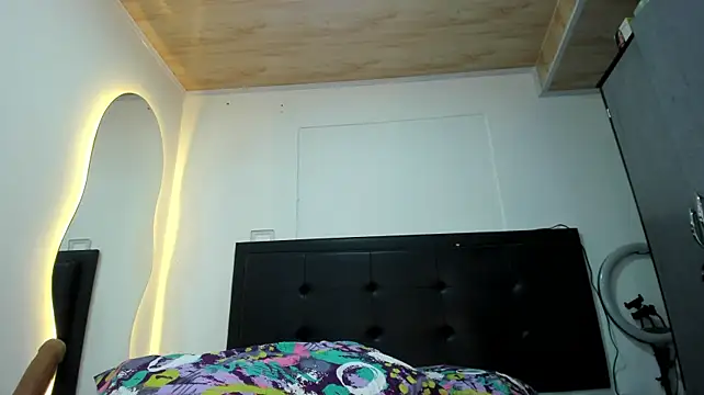 BustyGlow webcam
