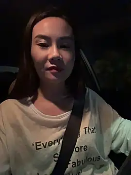 Yioyio-666 webcam
